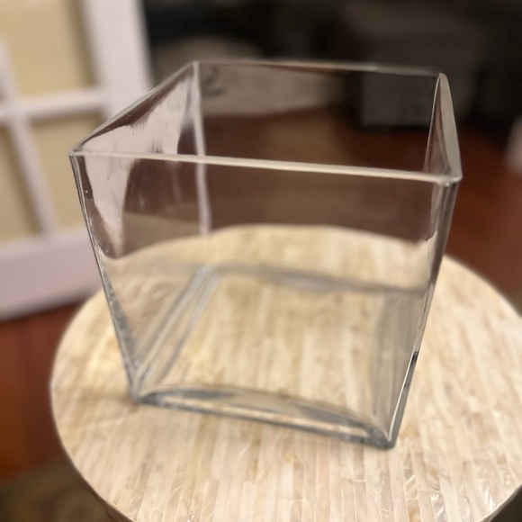 Square Glass Flower Vase - Picture 2 of 4